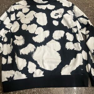 Nike Women’s Abstract Black and White Crewneck Sweater Size L Cow Print Swoosh